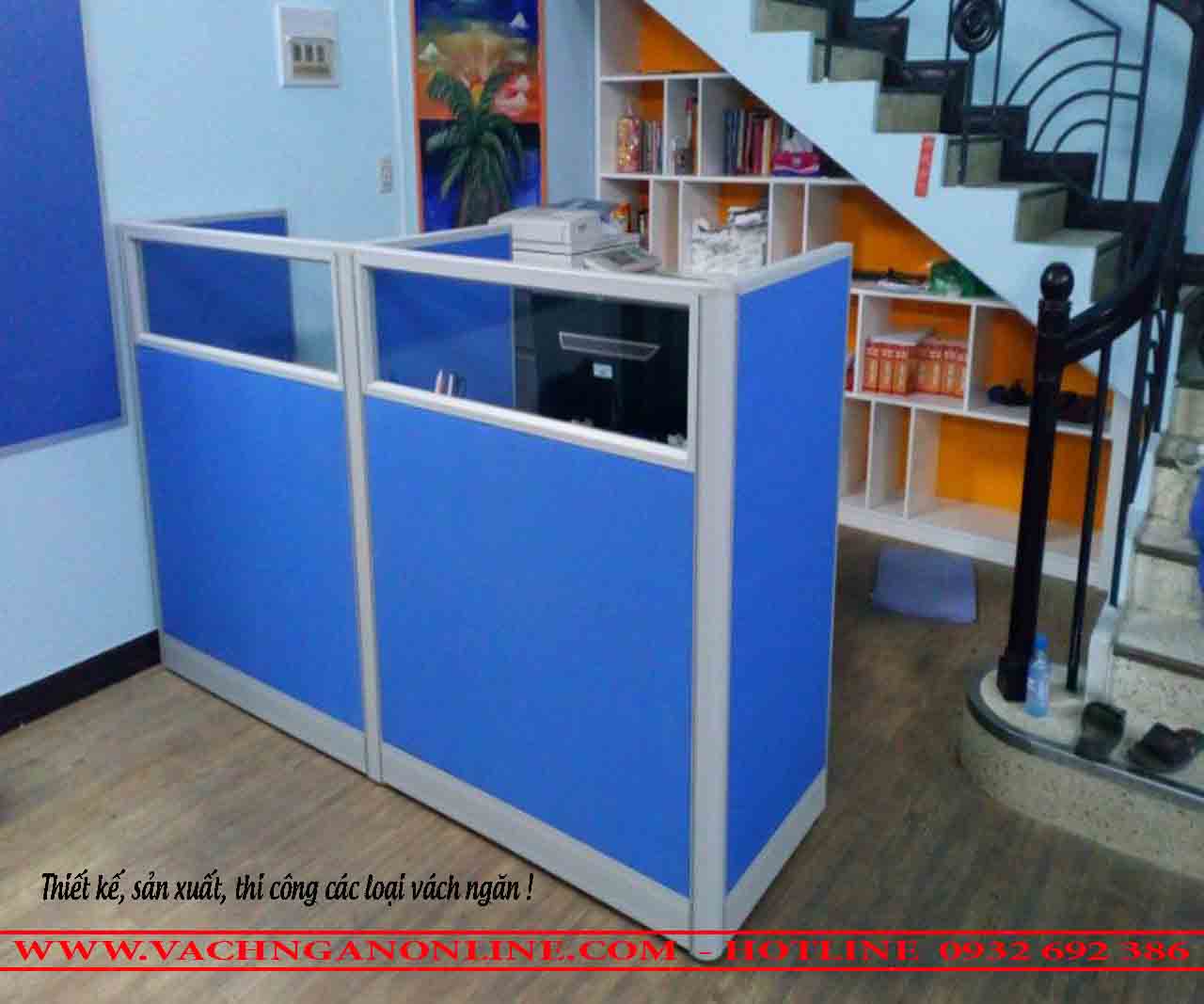 Bàn làm việc có vách ngăn 211