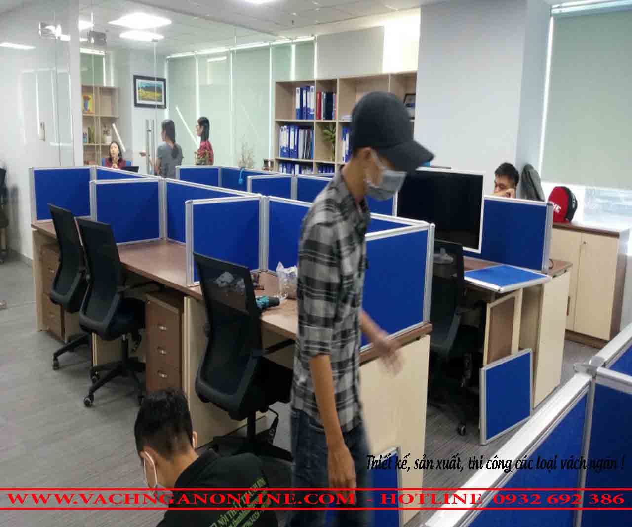 Bàn làm việc có vách ngăn 301