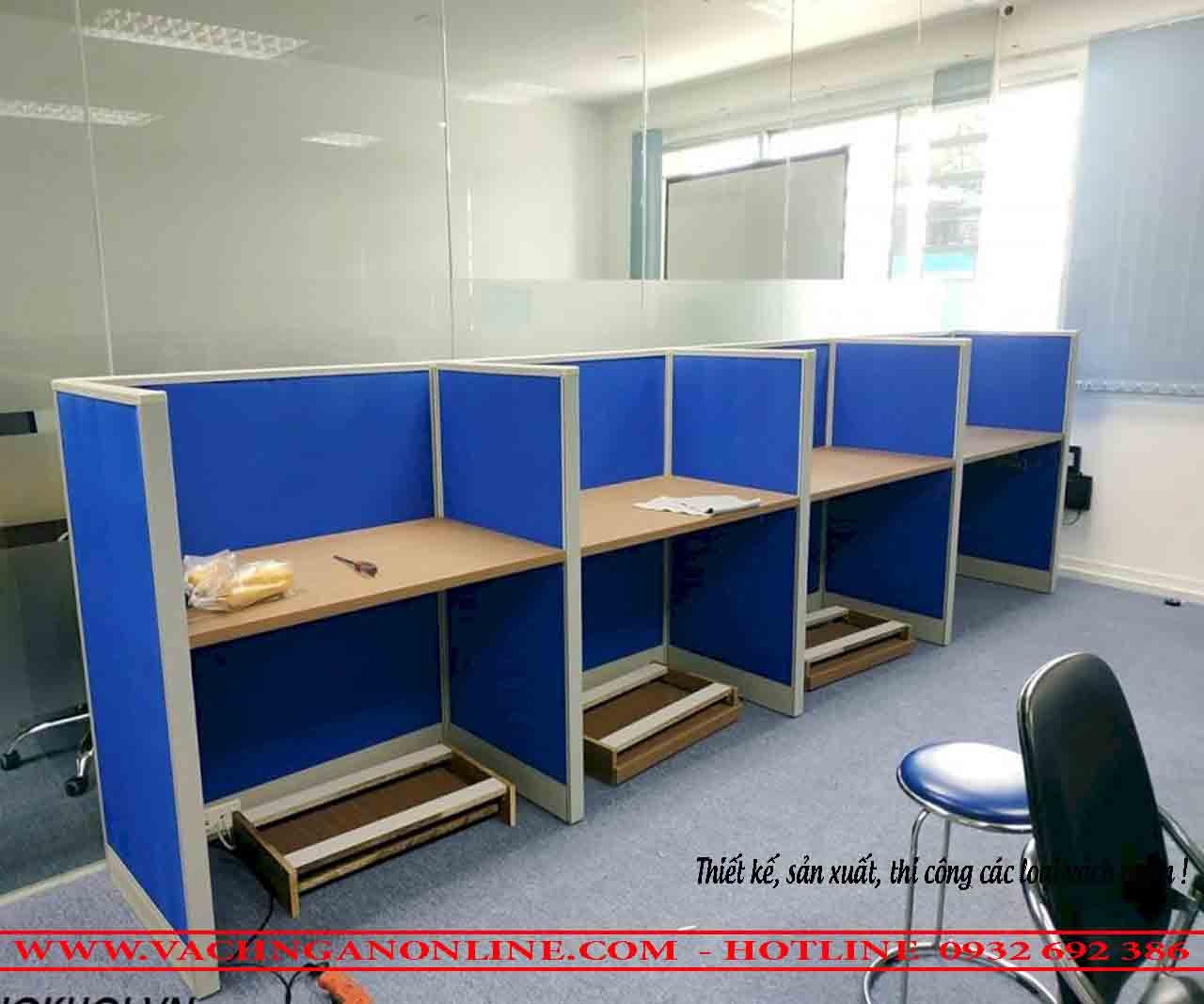 Bàn làm việc có vách ngăn 418