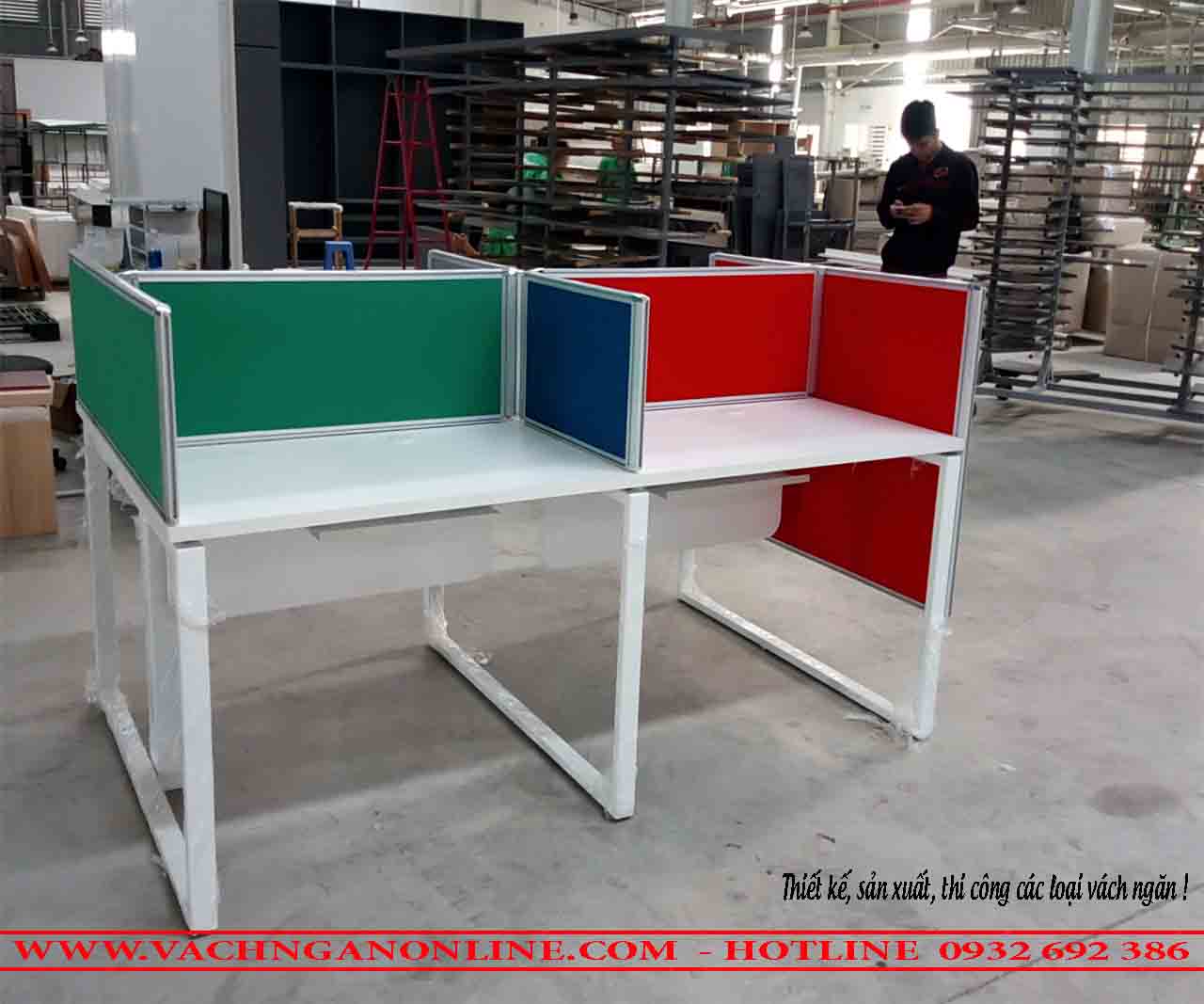 Bàn làm việc có vách ngăn 419