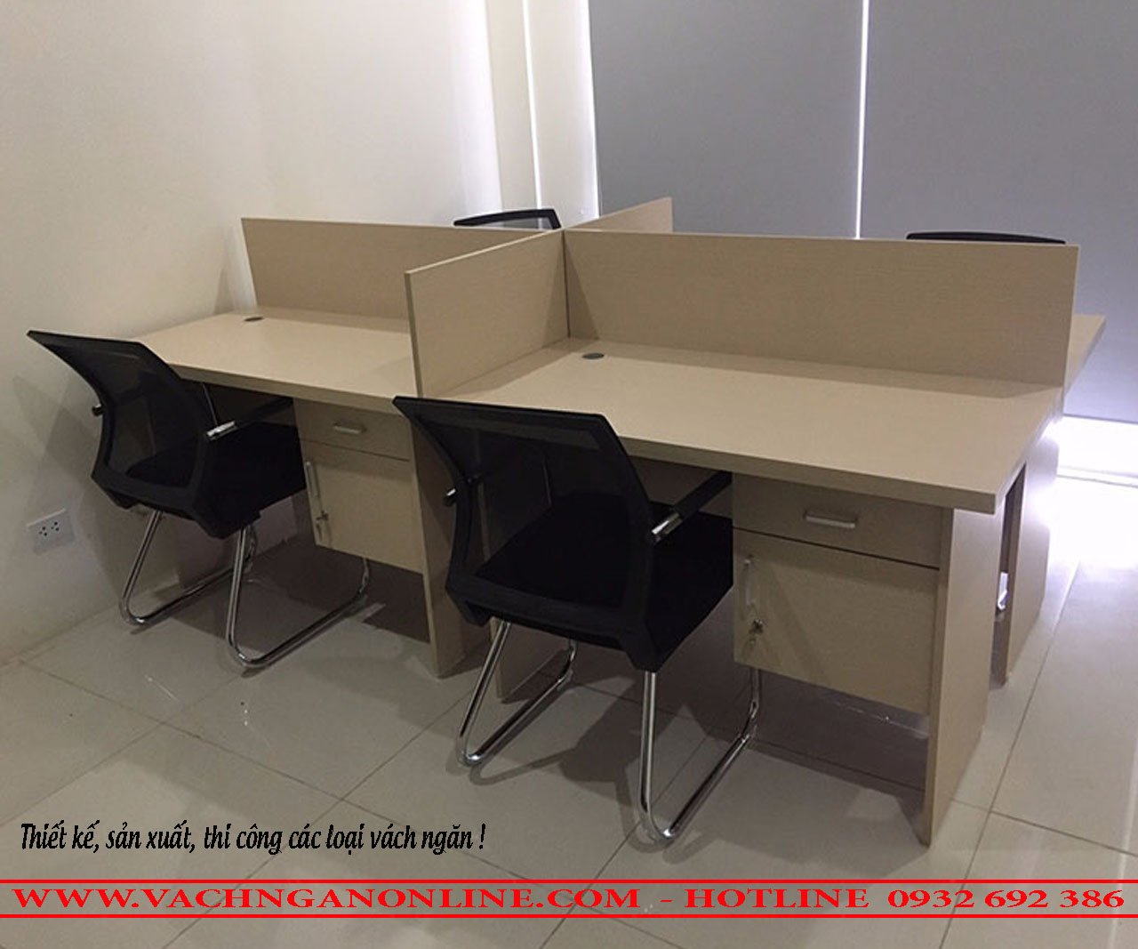 Bàn làm việc có vách ngăn 425