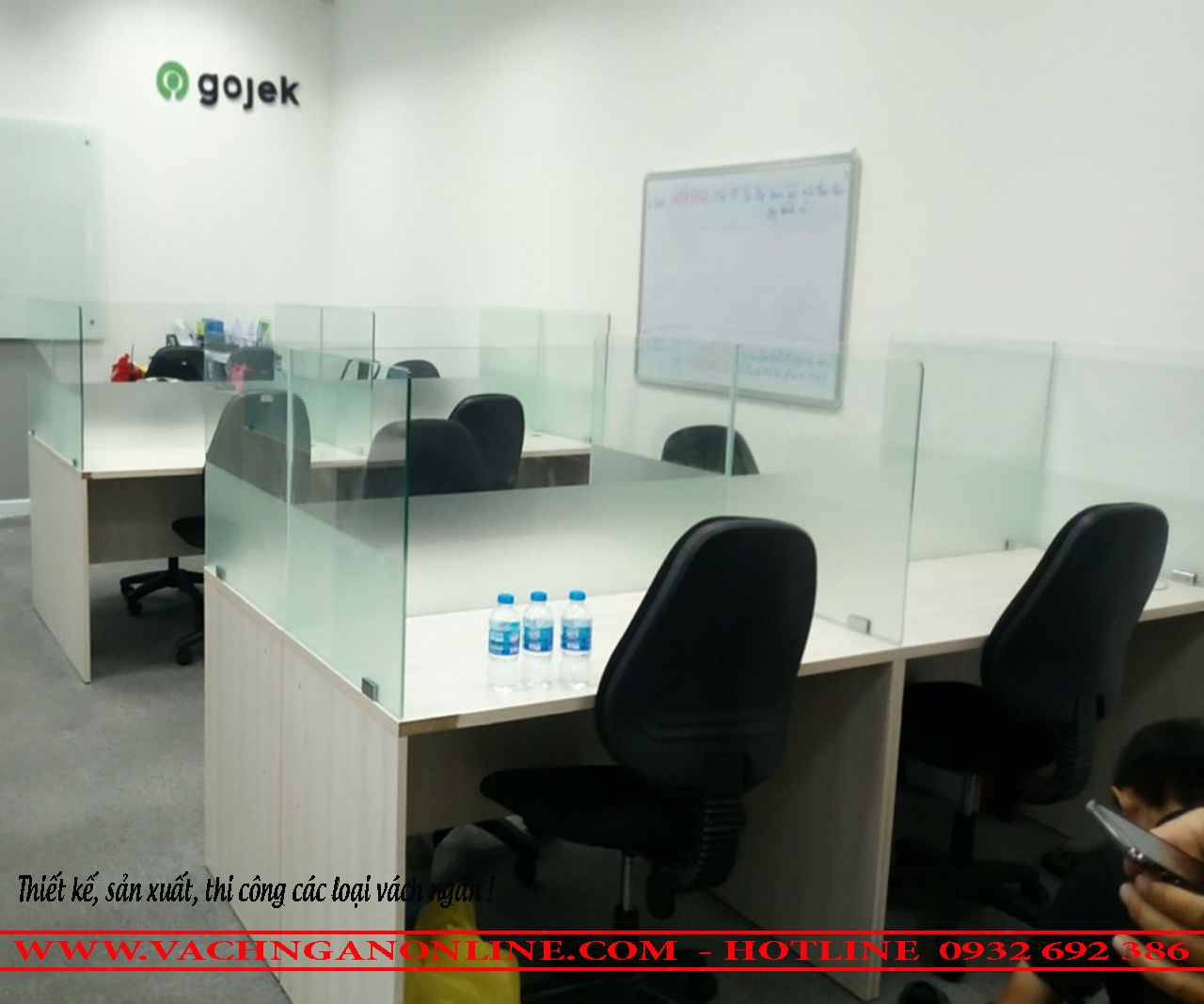 Bàn làm việc có vách ngăn 427