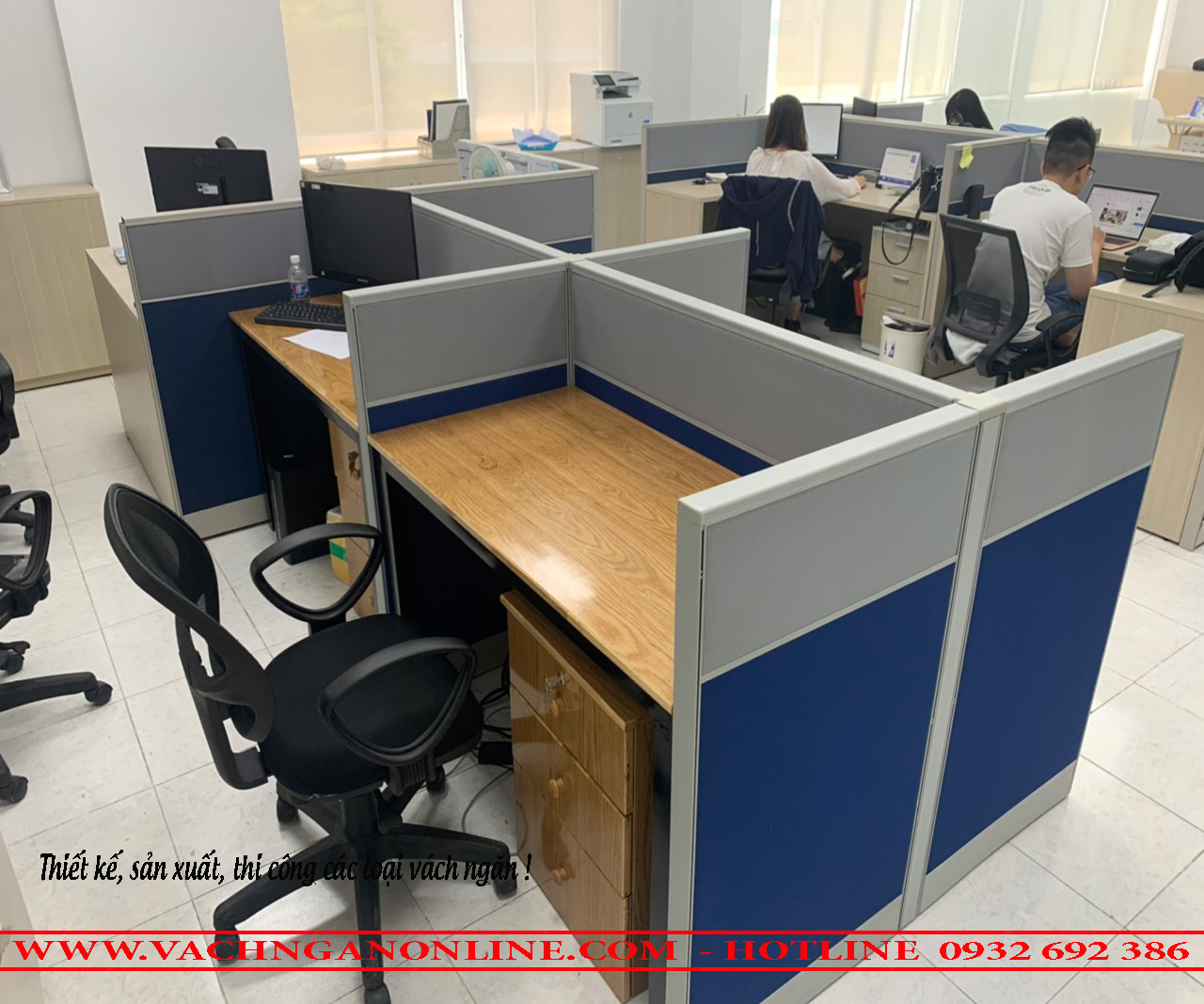 Bàn làm việc có vách ngăn 502