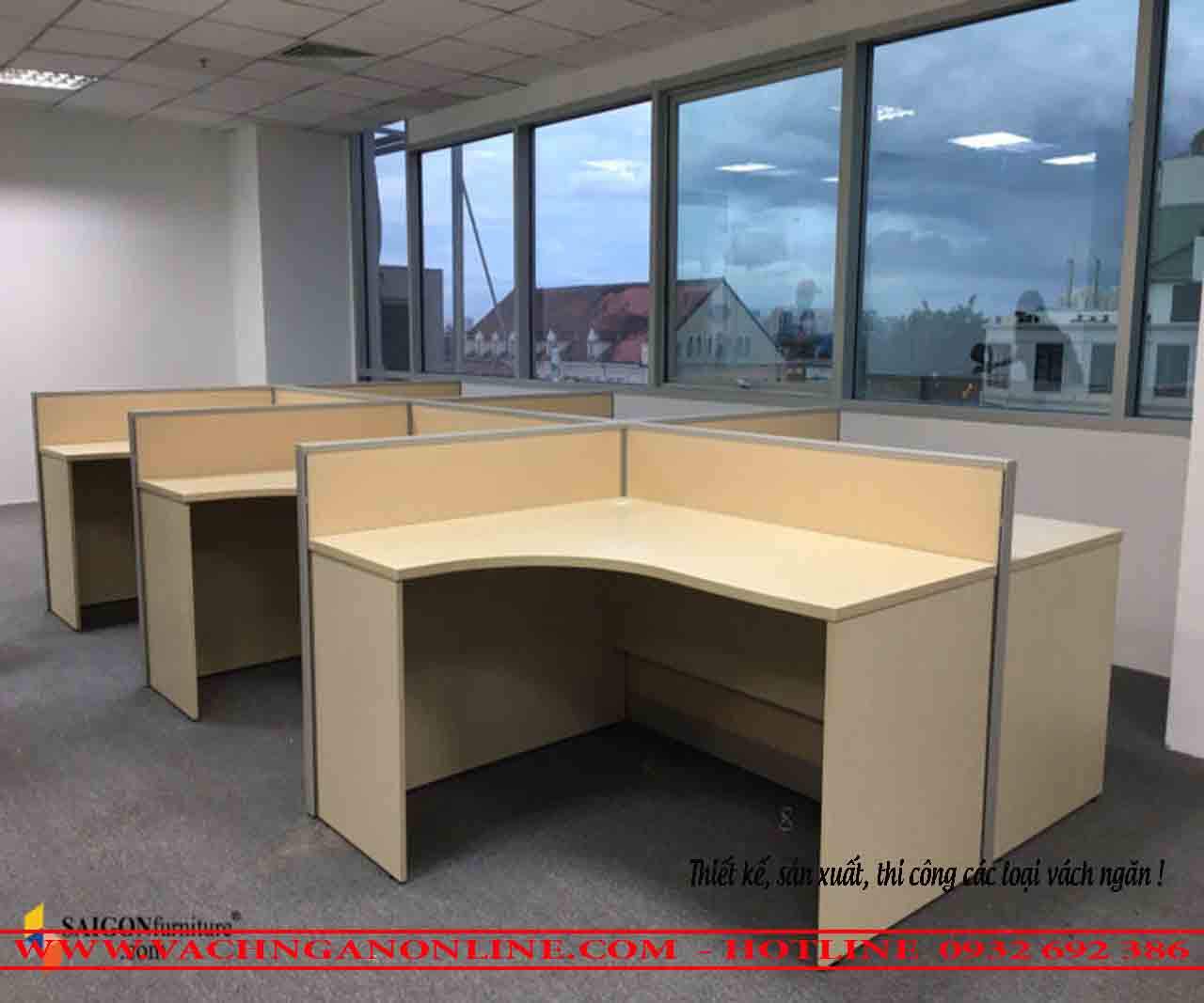 Bàn làm việc có vách ngăn 602