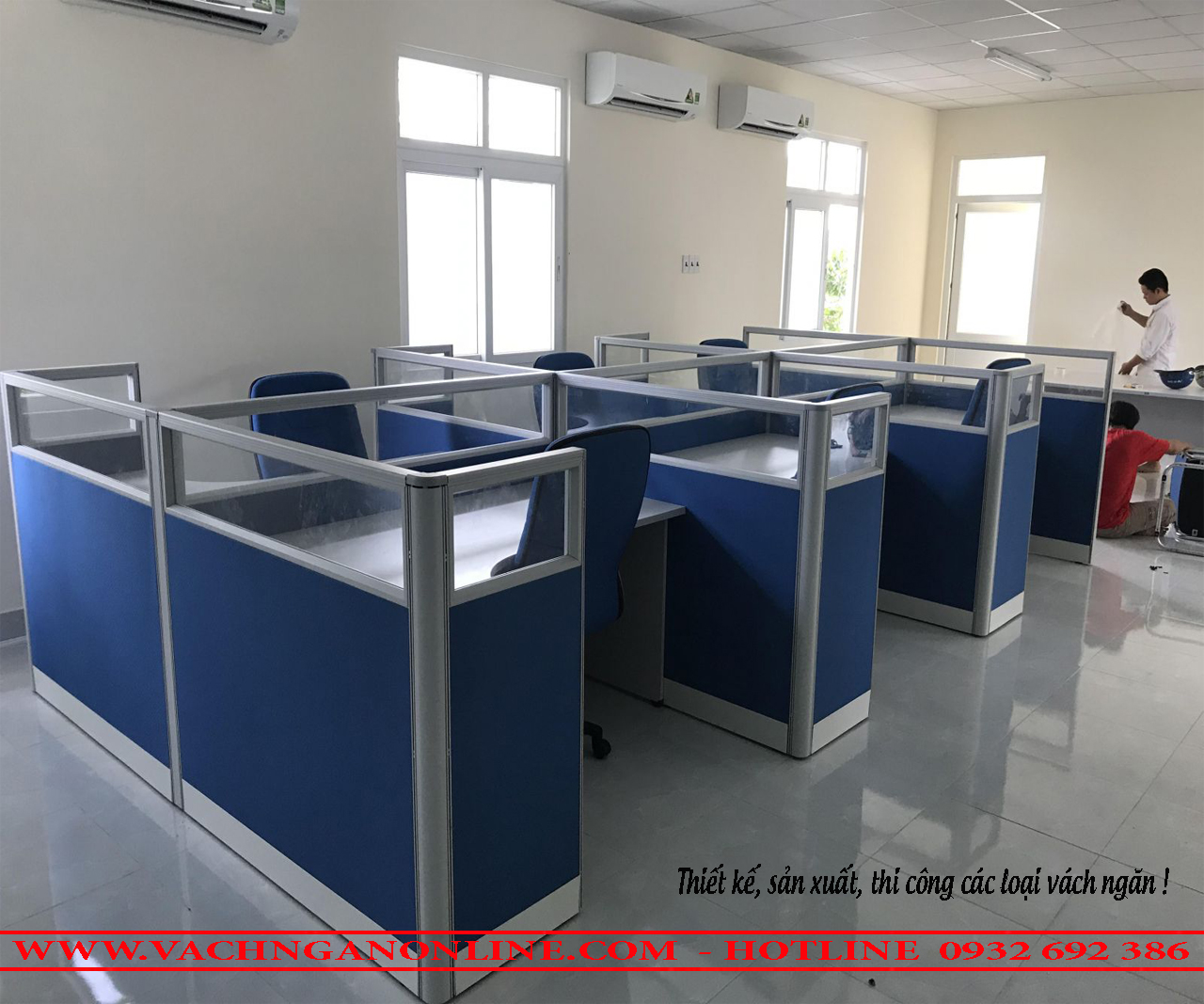 Bàn làm việc có vách ngăn 608