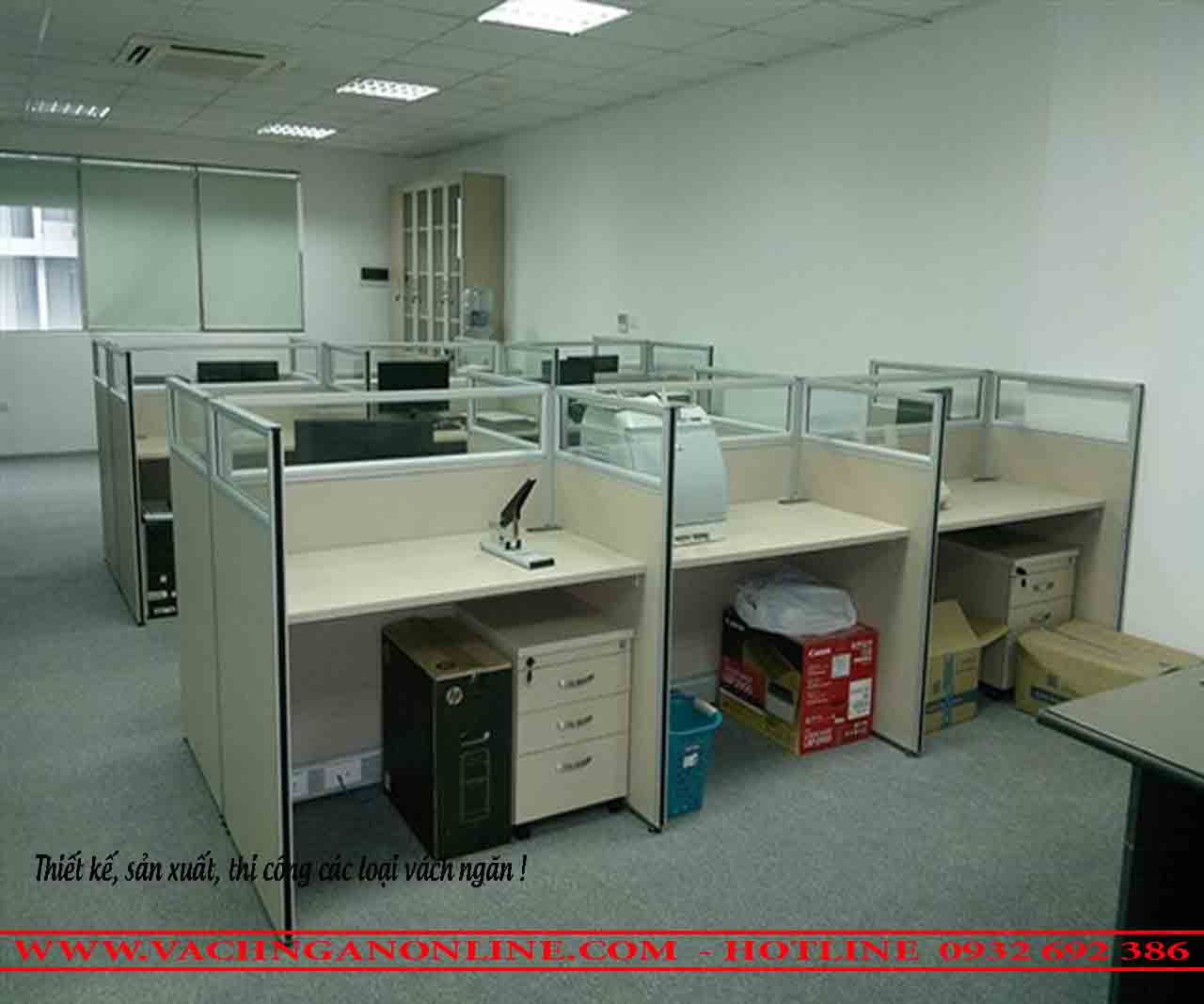 Bàn làm việc có vách ngăn 611