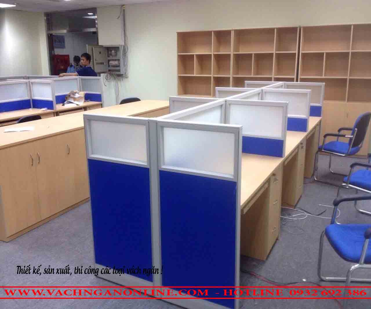 Bàn làm việc có vách ngăn 614