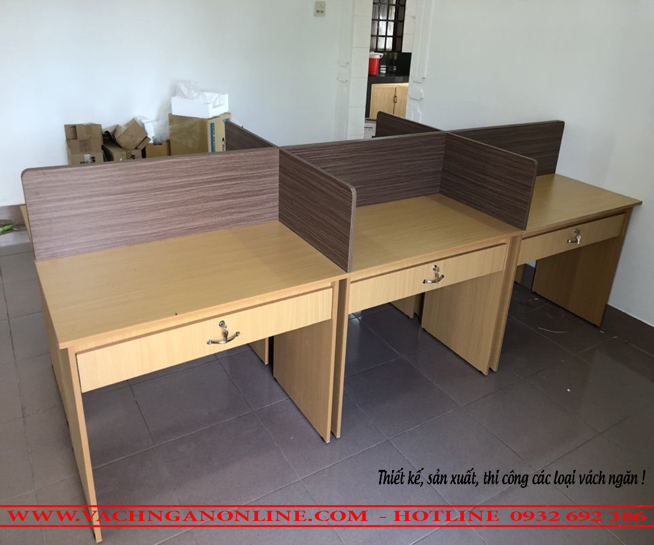 Bàn làm việc có vách ngăn 620