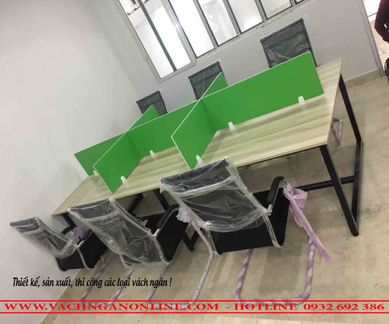 Bàn làm việc có vách ngăn 621