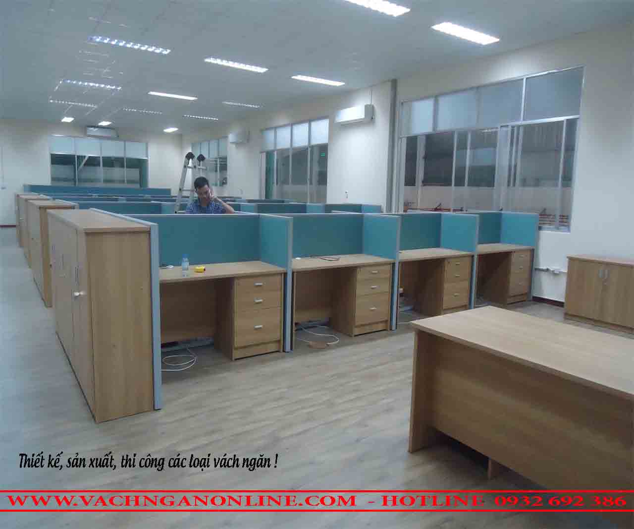 Bàn làm việc có vách ngăn 801