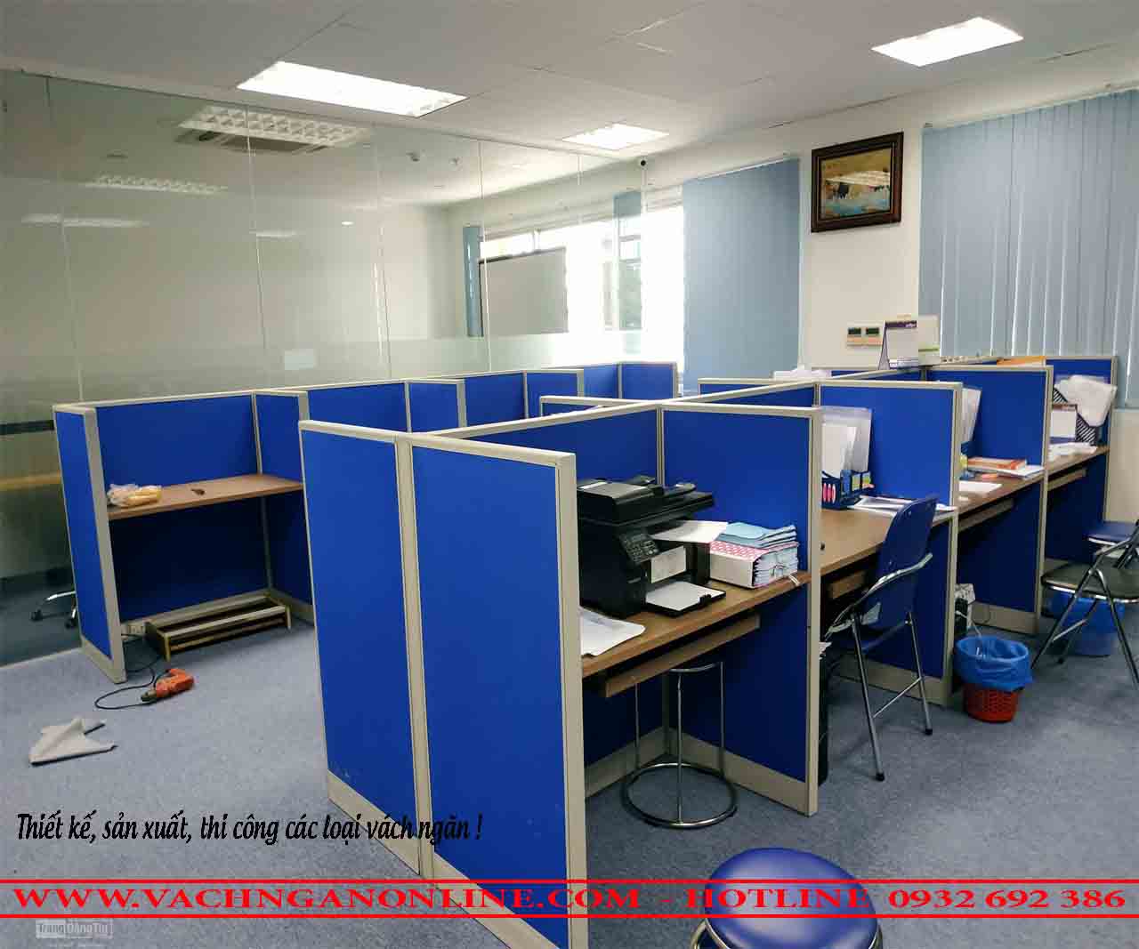 Bàn làm việc có vách ngăn 804