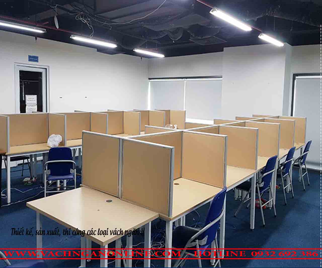 Bàn làm việc có vách ngăn 1008