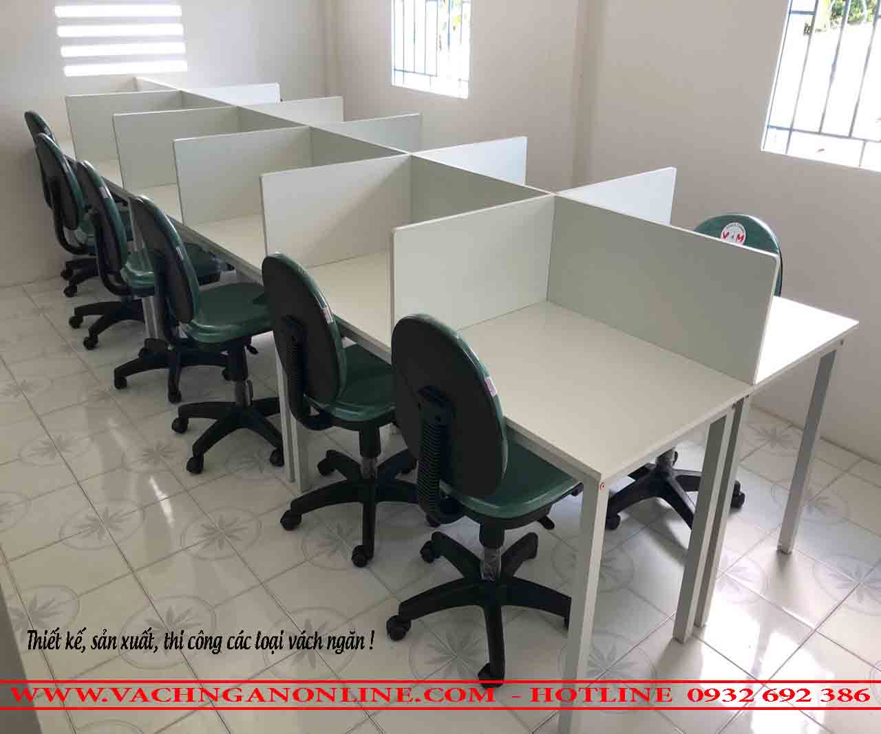 Bàn làm việc có vách ngăn 1009